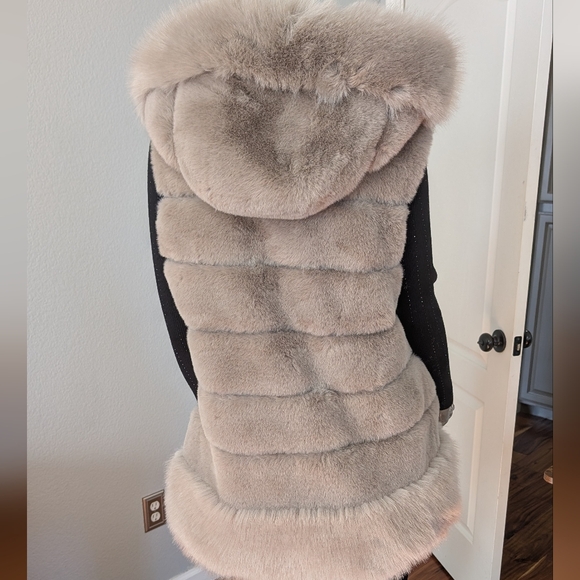 Belle Fare Premium Fur Collection Faux Fur Longline Hooded Vest Medium Nwt ❤️ - Picture 9 of 9